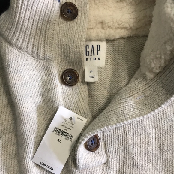 Gap kids button neck pull-over sweater. - Picture 3 of 7